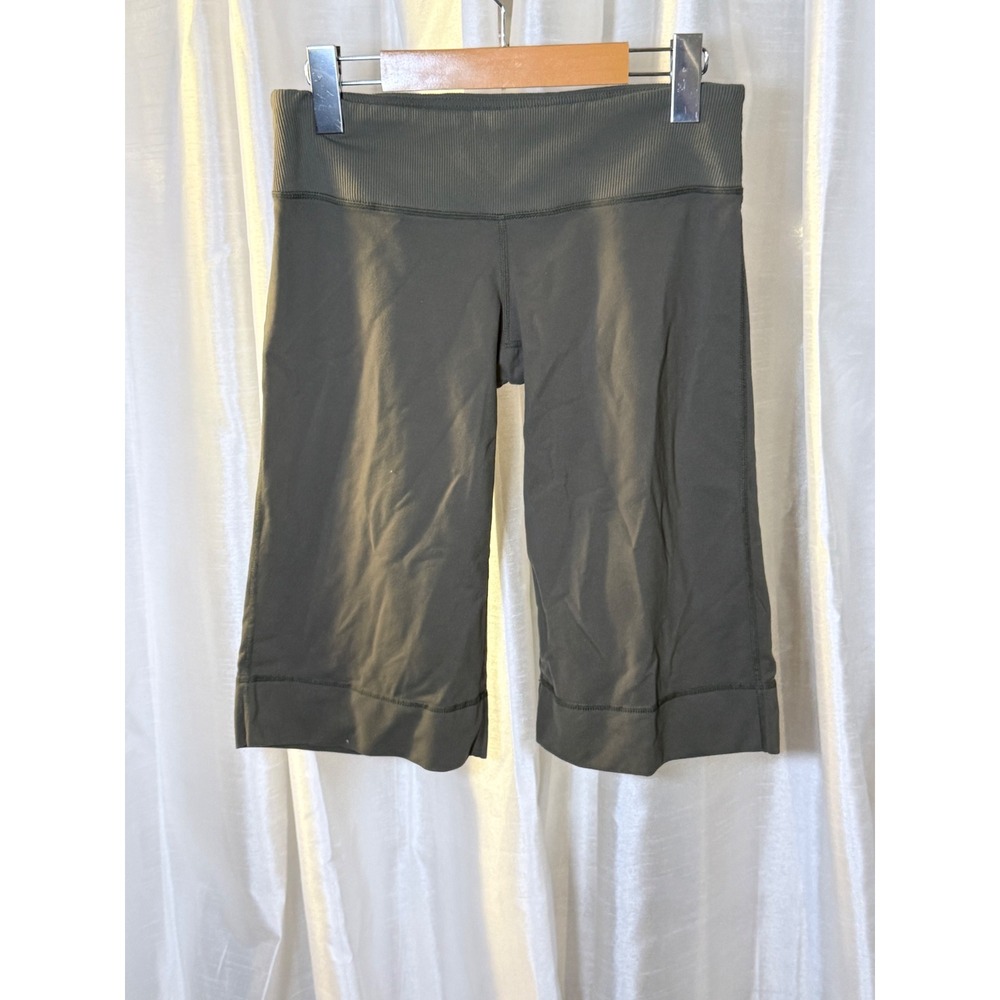 Lululemon Athletic Shorts Women 4‎ Olive Green Ribbed Waist Mid Length Yoga